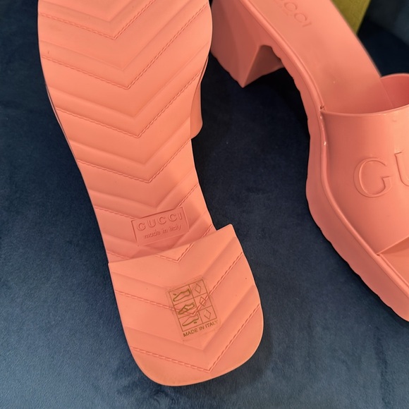 Gucci pink rubber logo embossed heeled sandals
Size 10 - Picture 9 of 12